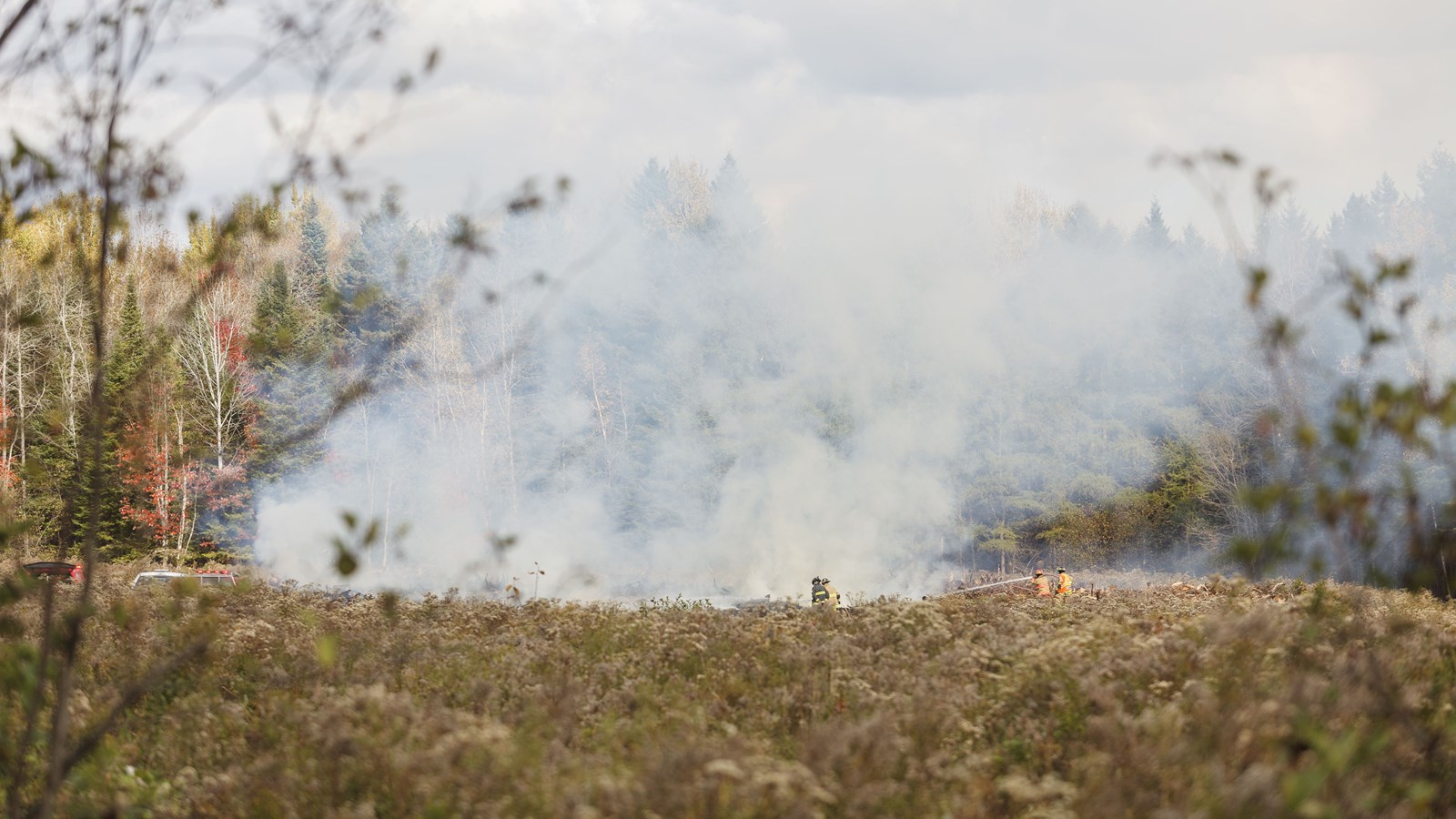 Tas de bois en feu à Saint-Georges: intervention maitrisée par les pompiers
