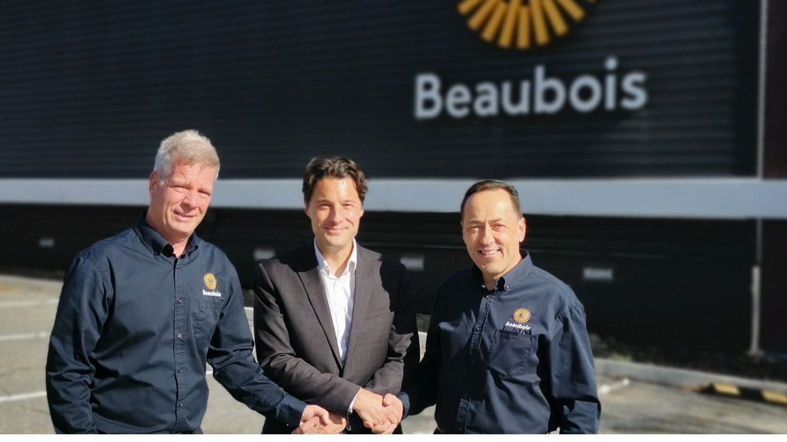 Au centre, Pierre-Luc Lapointe, associé chez Norea Capital, en compagnie de Stéphane Lesage et Éric Doyon, respectivement, directeur des opérations et directeur général chez Beaubois.