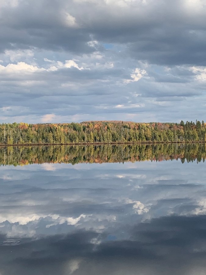 Symétrie entre le ciel et l'eau - Lac Falardeau - Saint-Zacharie