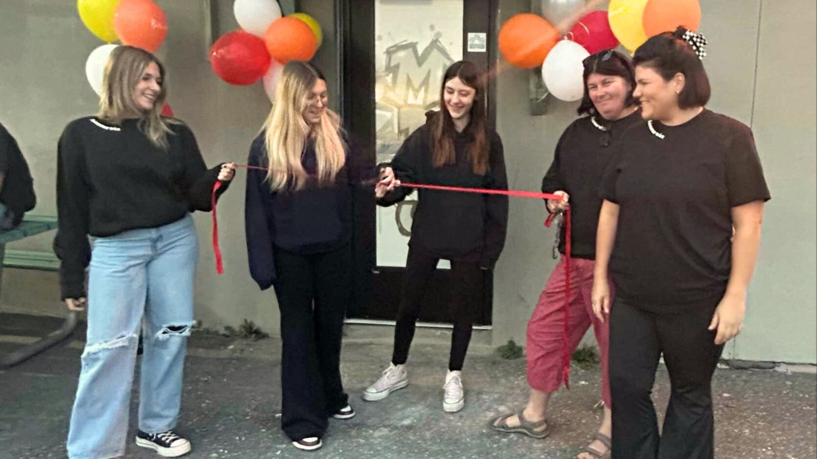 Inauguration officielle: Megane Boucher, Naomy Toulouse, Maelie-Eve Poulin, Julie Barrette, Elizabeth Gosselin.