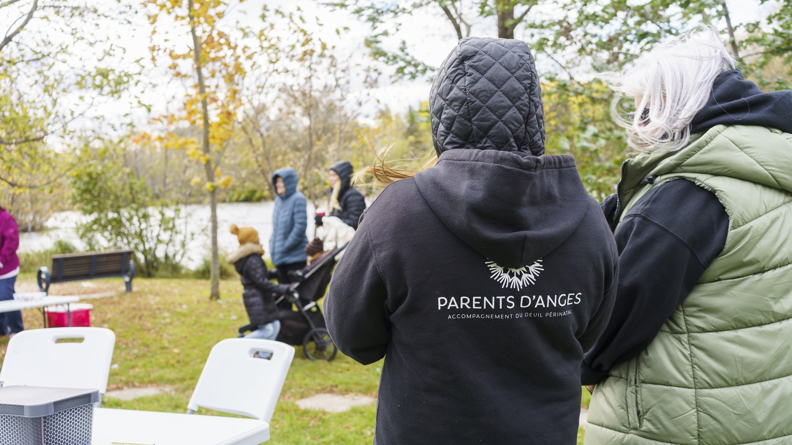 Se réunir pour honorer les petits anges