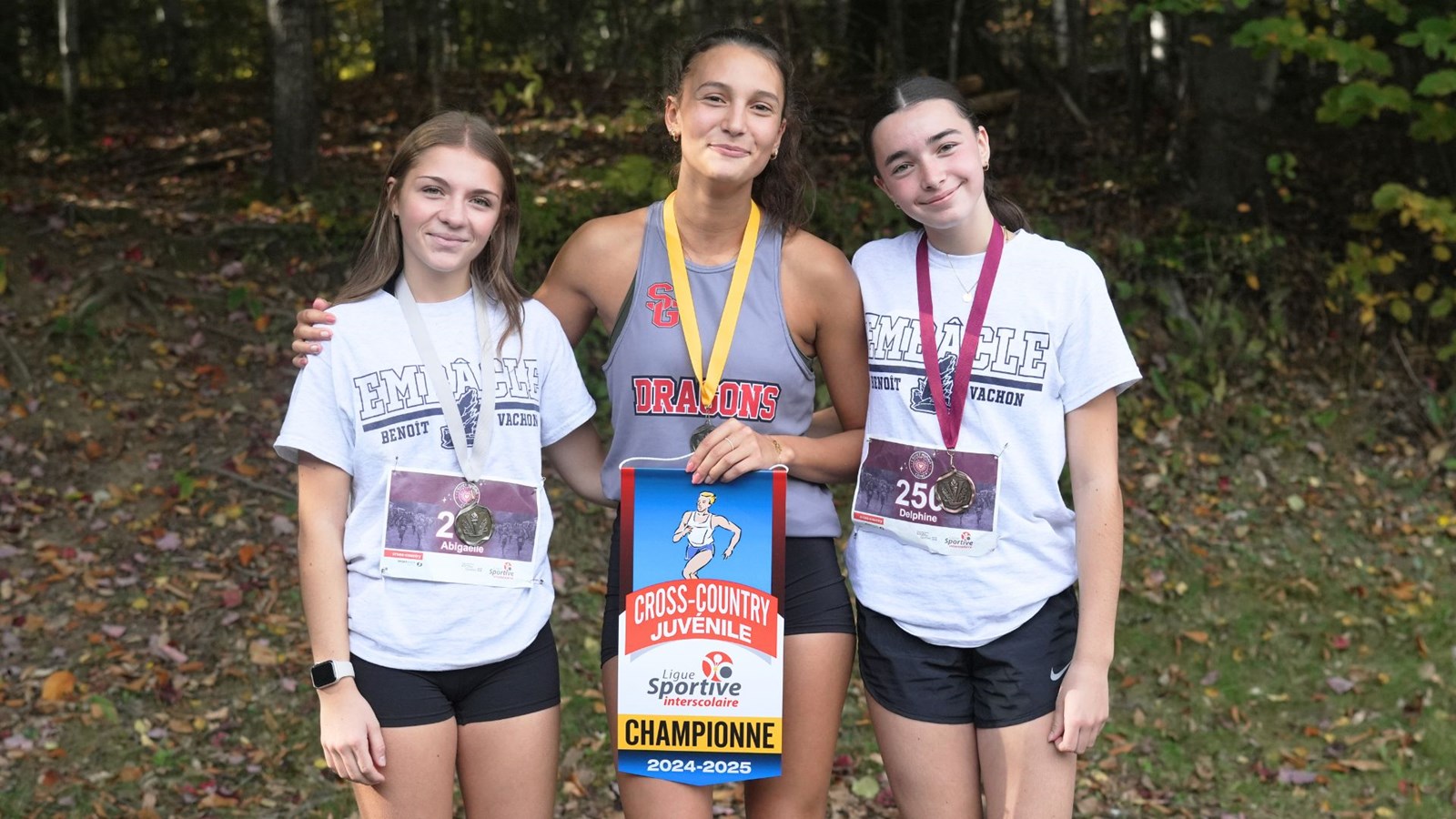 Podium Juvénile féminin: 1- Maude Frenette/Polyvalente de Saint-Georges, 2- Abigaëlle Gagné/Polyvalente Benoît-Vachon, 3- Delphine Berthiaume/Polyvalente Benoît-Vachon