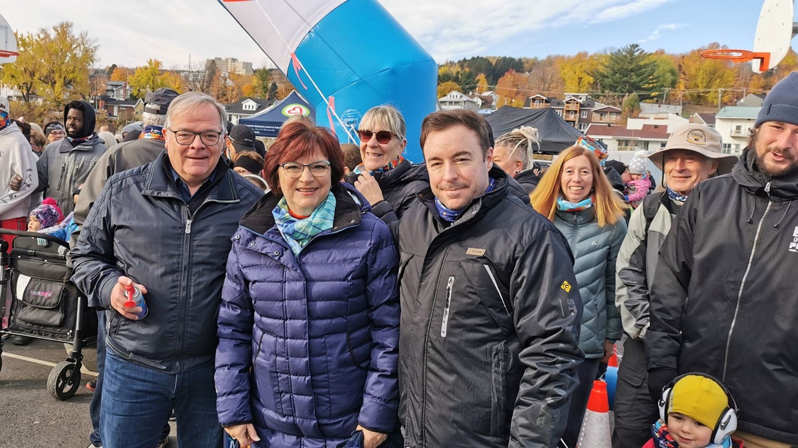 C'est le député de Beauce-Nord, Luc Provençal, qui a donné le départ officiel de la marche en compagnie de la conseillère municipale de la Ville de Beauceville, Nicole Jacques et du préfet de la MRC Beauce-Centre, Jonathan V. Bolduc.