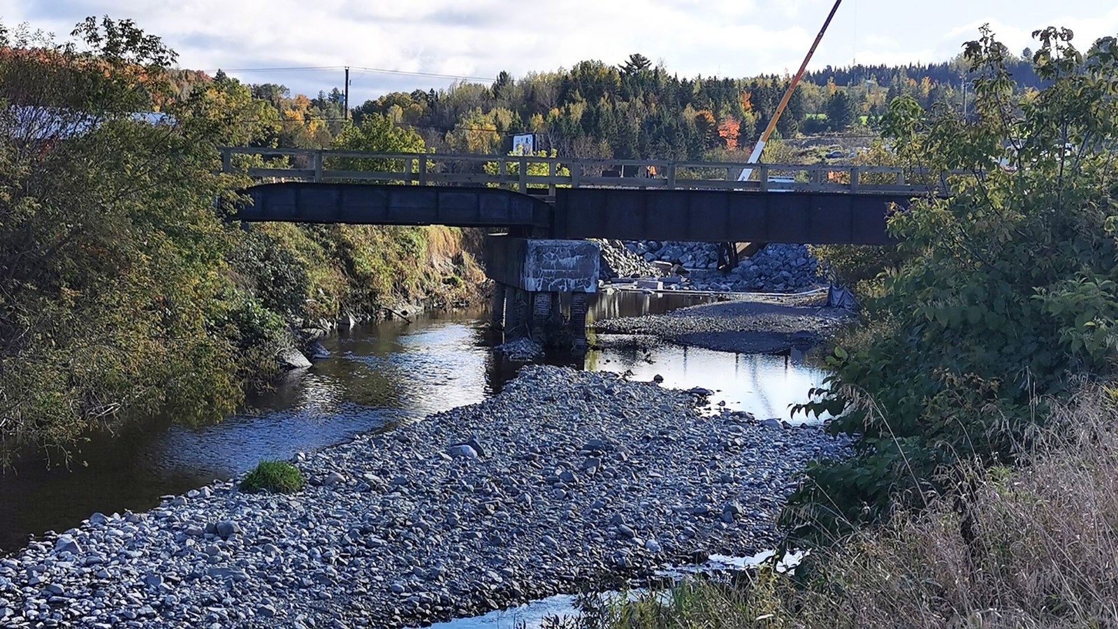 Selon des experts du COBARIC, les travaux de remplacement du pont sur la route 173, ont accentué le phénomène d'érosion dans le secteur.