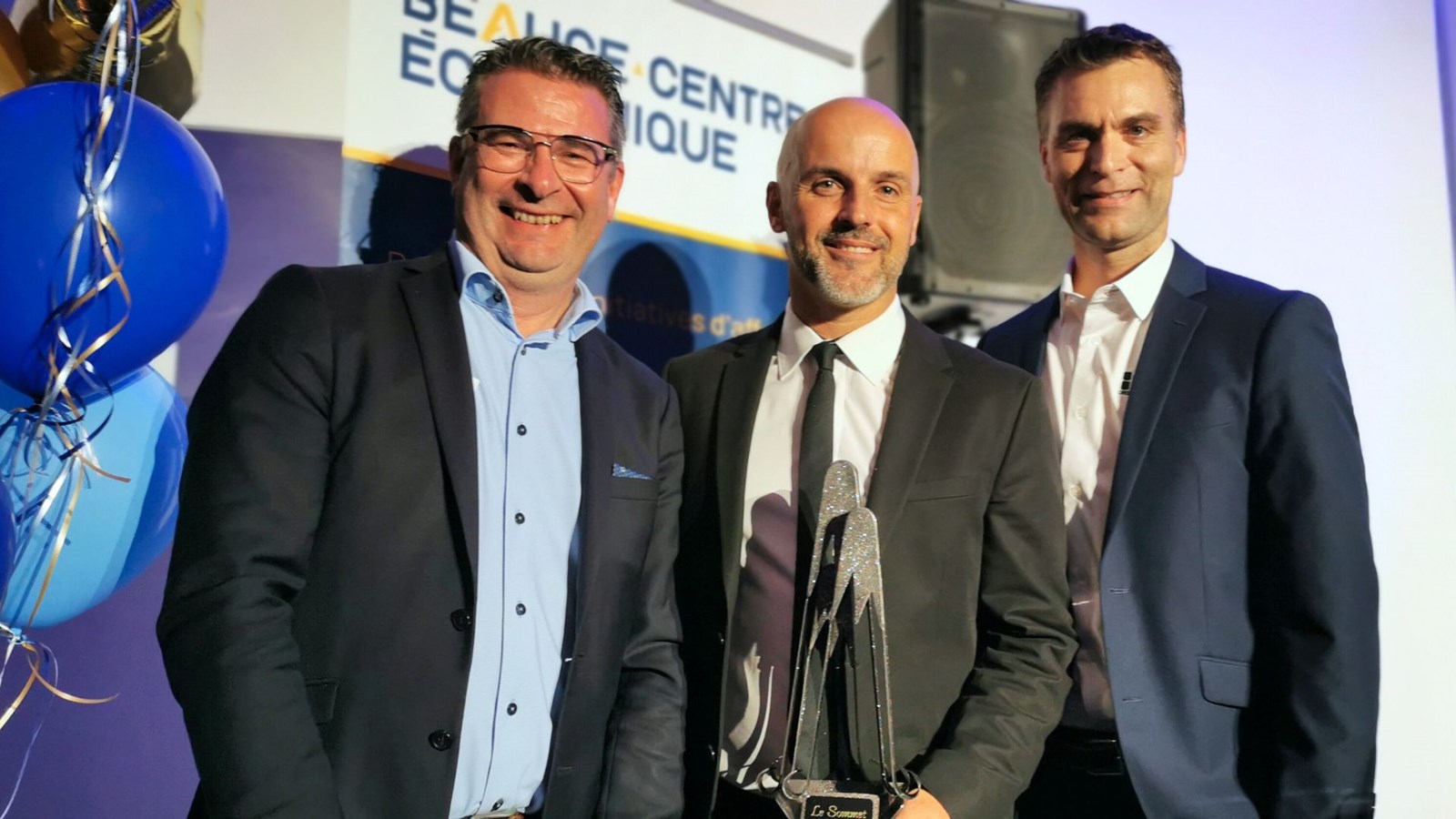 Le titre d'Entreprise de l’année revient à Groupe Camnor de Beauceville. Ce sont David Drouin et Jacques Labbé qui ont reçu le prix des mains d'André Bonneville de Blanchette, Vachon et Associés.