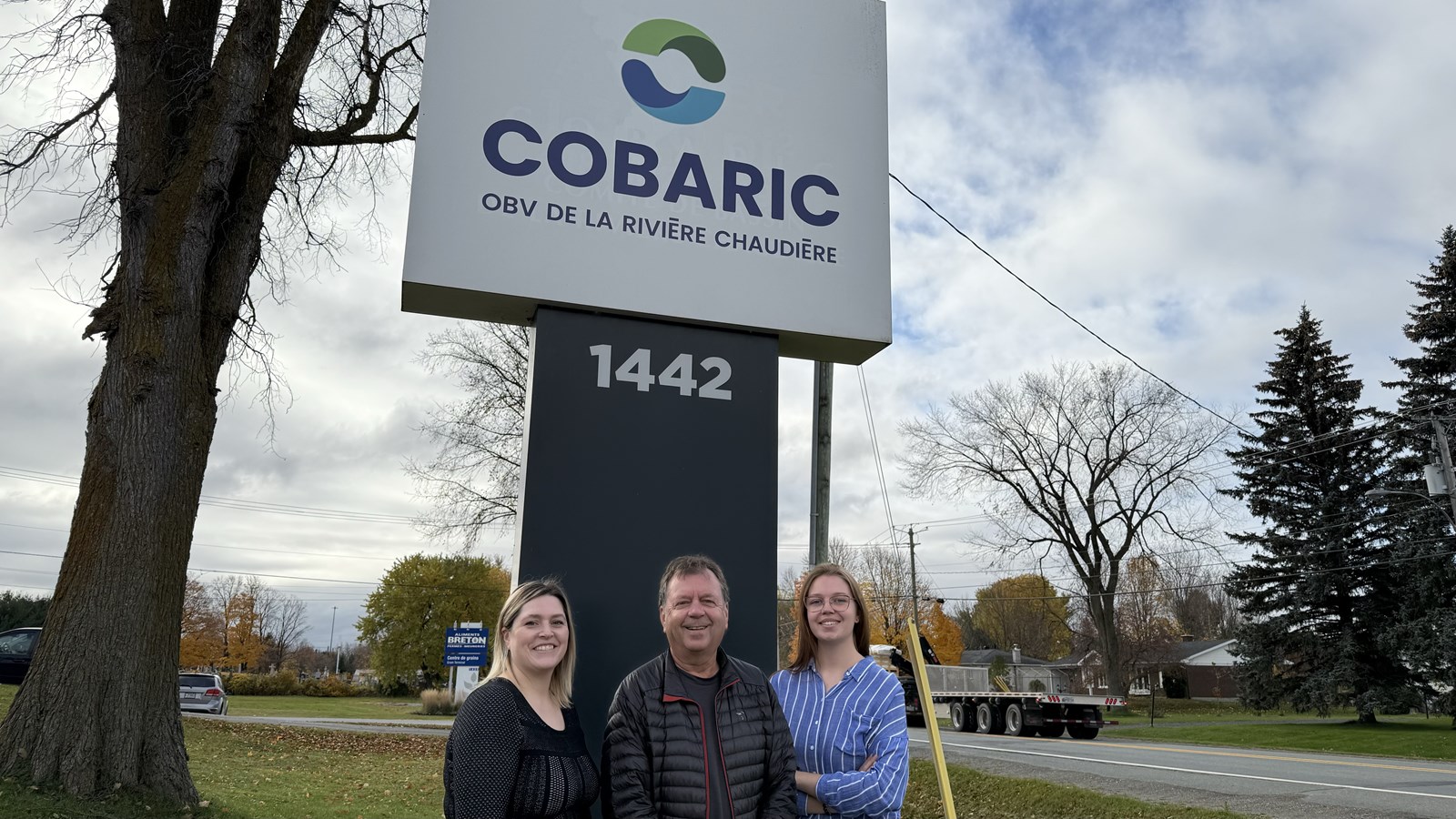 Véronique Brochu, directrice générale, Luc Proulx, président du COBARIC, et Marine Gaumer, chargée de projets Communications