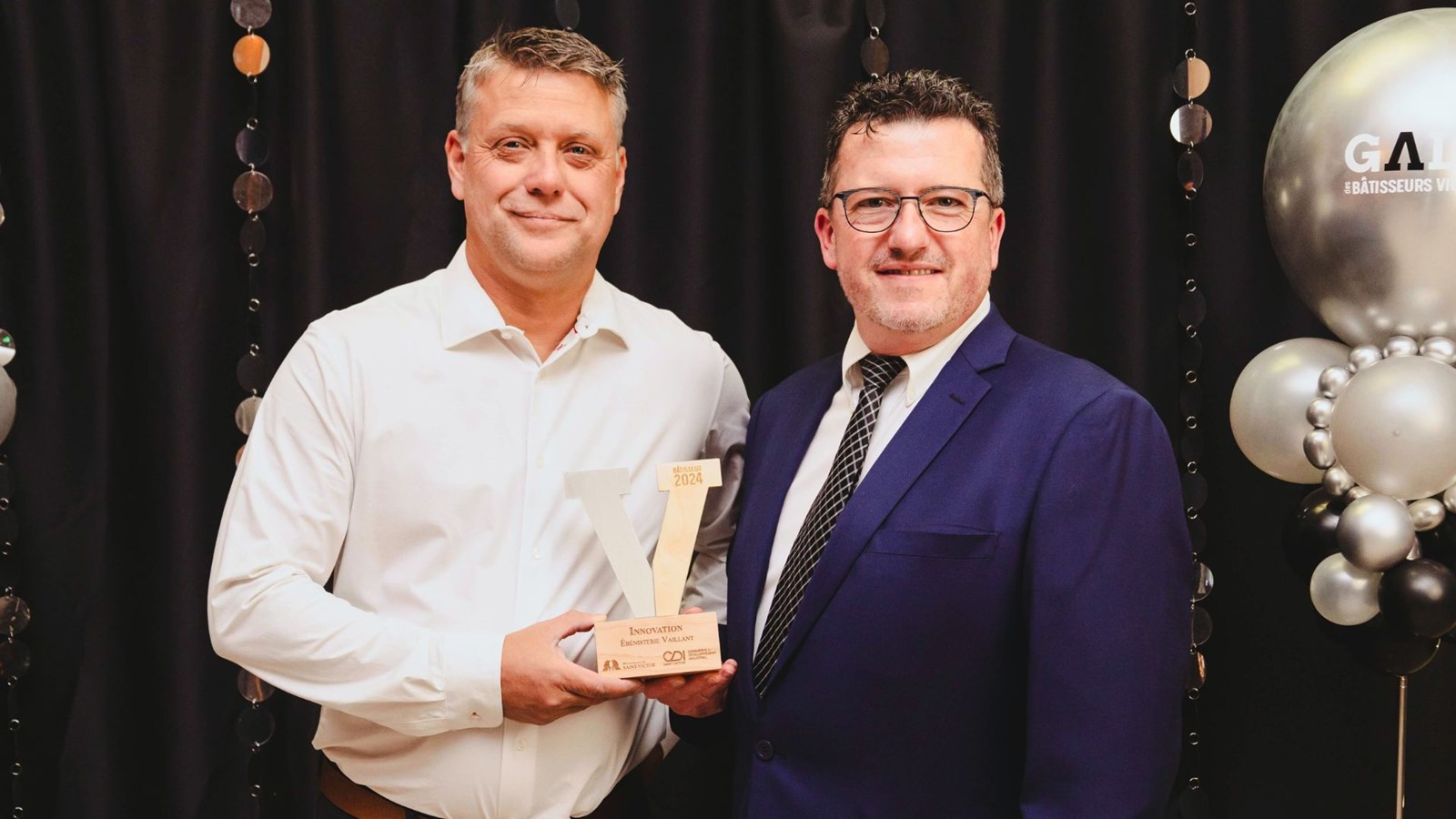Le Bâtisseur Innovation est allé à Ébénisterie Vaillant, représentée par son propriétaire Carl Vaillancourt. Prix remis par Stéphane Bernard, administrateur au CDI Saint-Victor.
