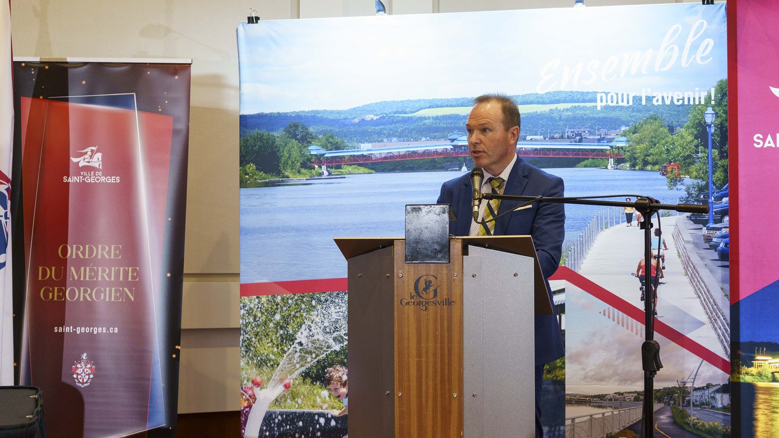 Richard Poulin, de la ville de Saint-Georges, lisait les parcours