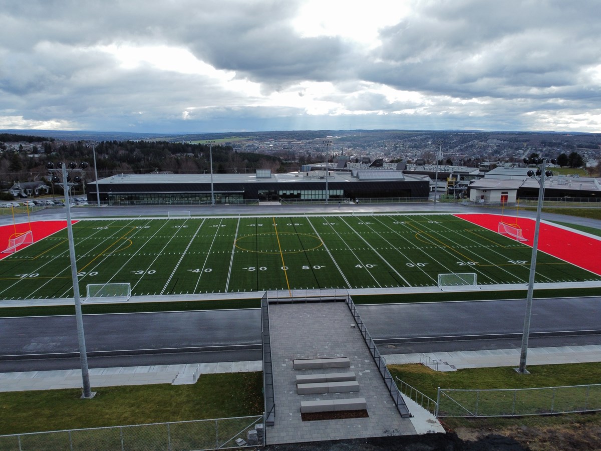 La Polyvalente de Saint-Georges inaugure sa nouvelle piste d’athlétisme et ses plateaux sportifs