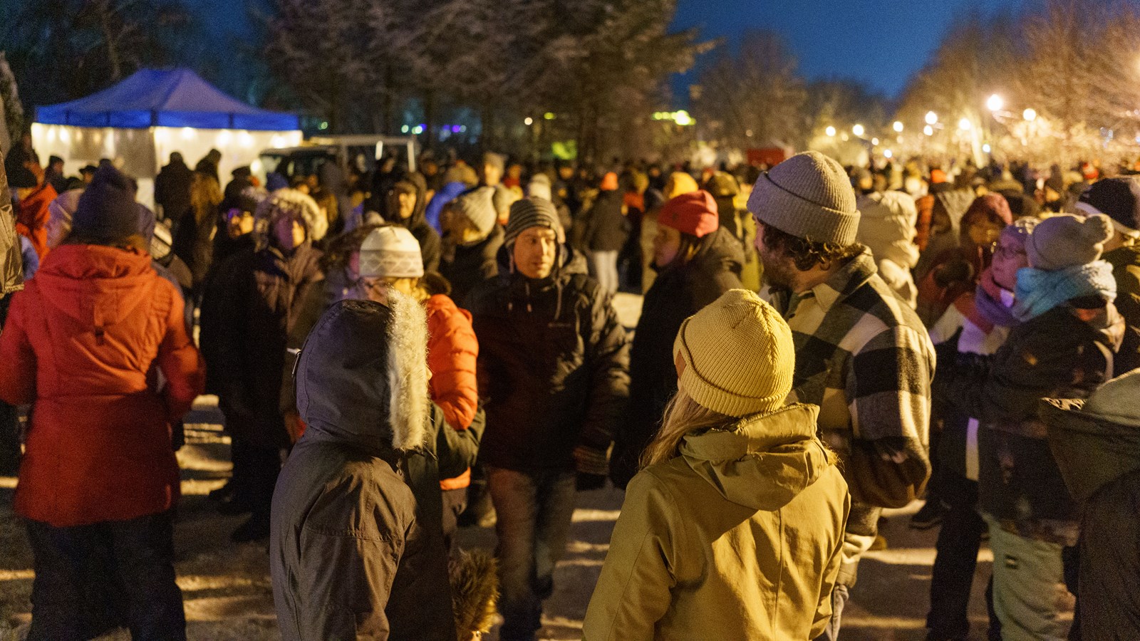 Nathan Loignon joue pour l'illumination du sentier féérique de Saint-Georges