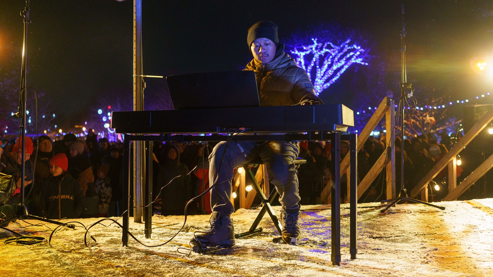 Nathan Loignon joue pour l'illumination du sentier féérique de Saint-Georges