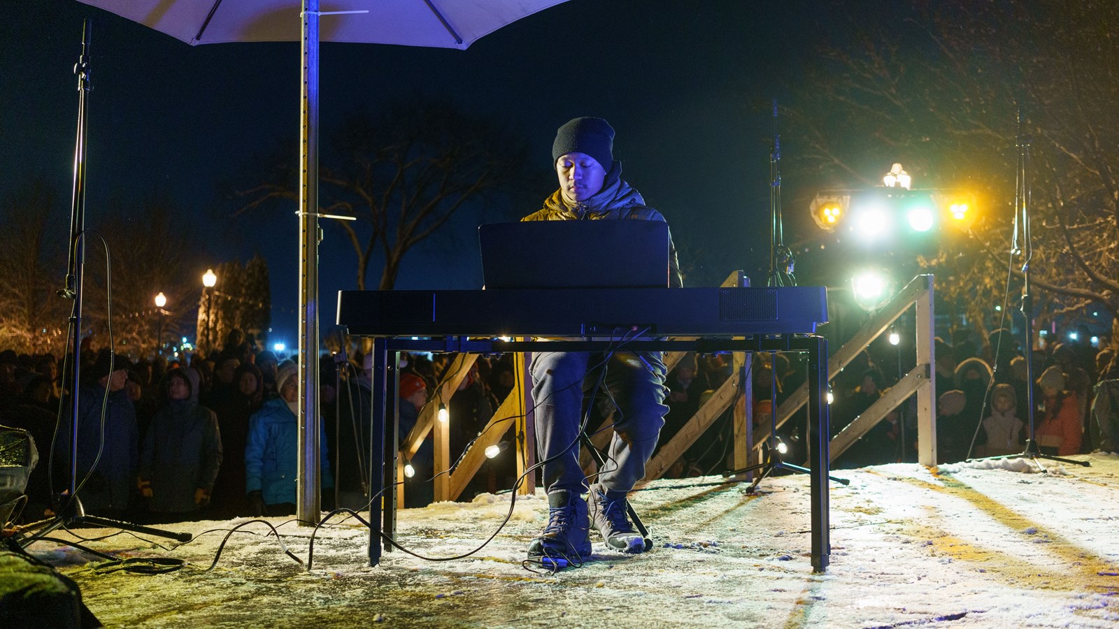 Nathan Loignon joue pour l'illumination du sentier féérique de Saint-Georges
