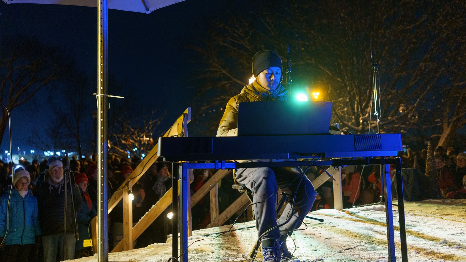 Nathan Loignon joue pour l'illumination du sentier féérique de Saint-Georges