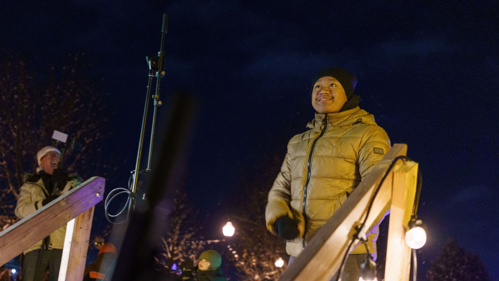 Nathan Loignon joue pour l'illumination du sentier féérique de Saint-Georges