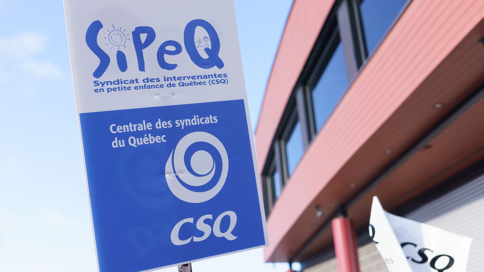 «On ne veut pas la lune, on veut juste ce qu’on mérite», revendiquent les éducatrices