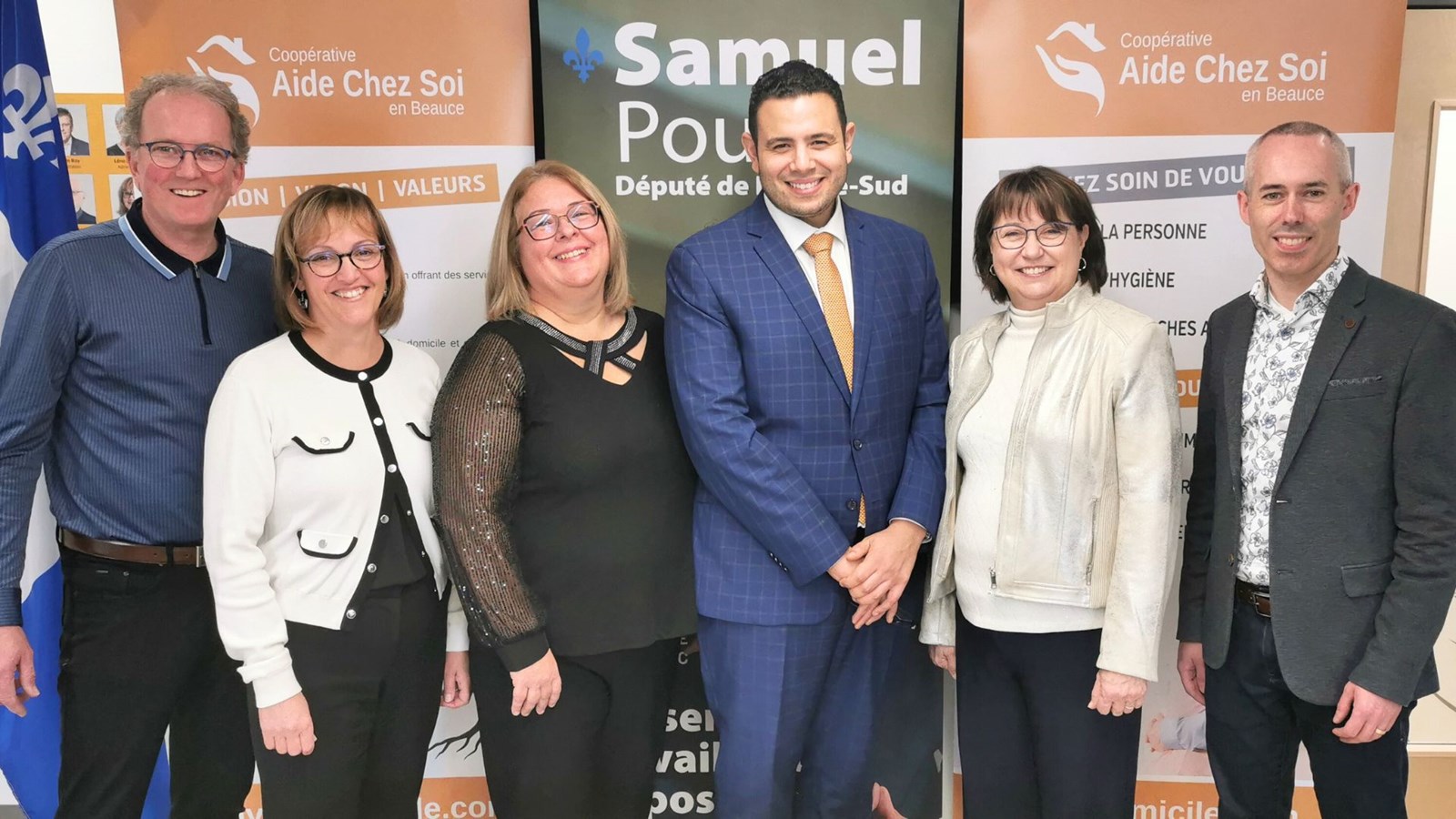 De gauche à droite, Gaétan Giguère, directeur du développement et des ressources matérielles chez Coopérative Aide chez Soi, Julie Hémon, directrice au soutien à domicile du CISSS Chaudière-Appalaches, Nathalie Frenette, directrice générale de la Coopérative, Samuel Poulin, député de Beauce-Sud, Julie Laflamme, présidente du conseil d’administration de la Coopérative, et Vincent Lachance, directeur général adjoint de la Coopérative.