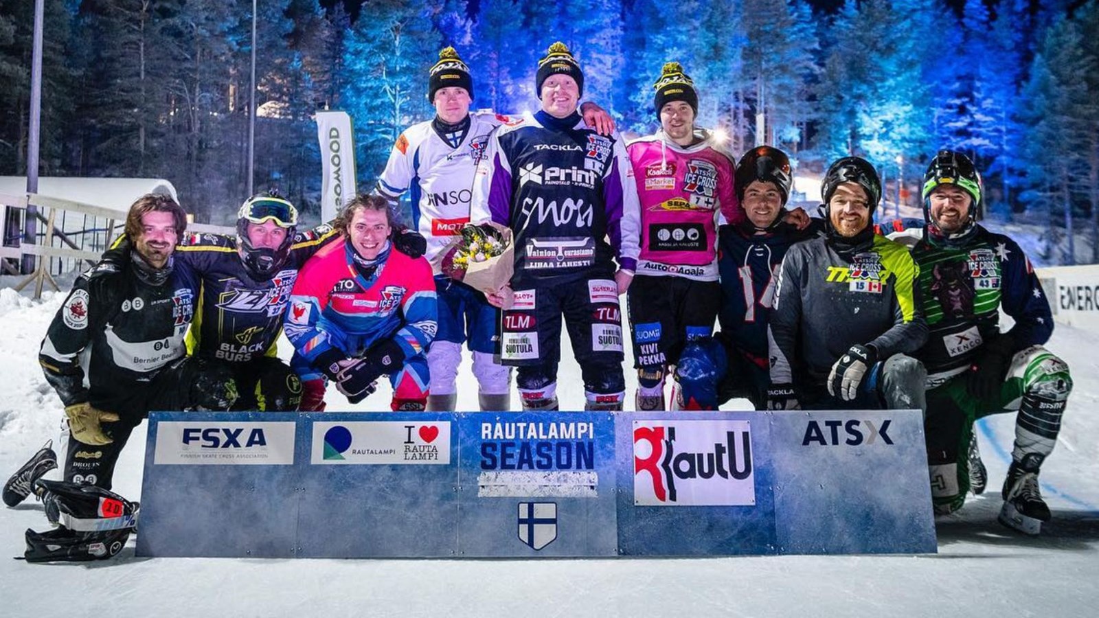 À l'extrême gauche, Maxine Nadeau avec ses coéquipiers.