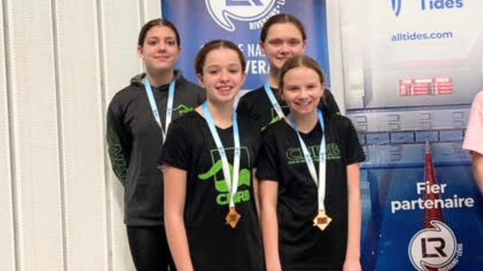 L’équipe féminine du relais 4X50 mètres libre: Gabrielle Vachon, Camille Paré, Ophélie Sirois et Maude Tanguay.