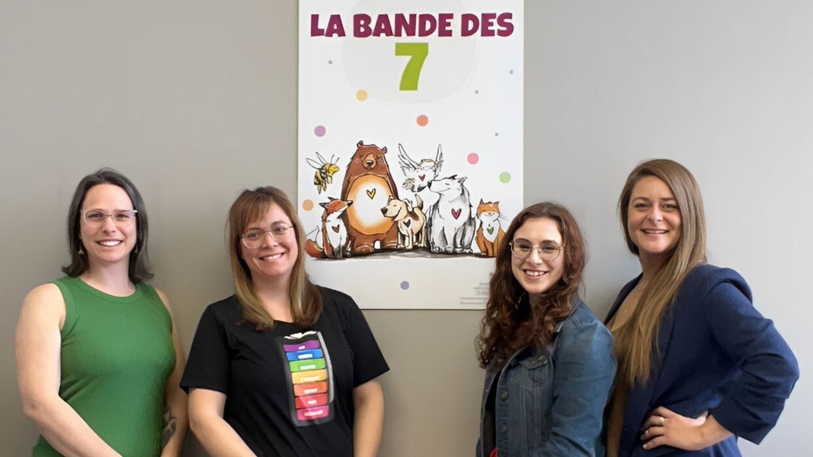 L'équipe derrière la conception du livre, Kimberly Ellis (conseillère en promotion et en prévention en santé mentale), Emmanuelle Pinel (coordonnatrice), Myriam Bélanger (conseillère en communication) et Marie-Philip Dufresne (directrice).