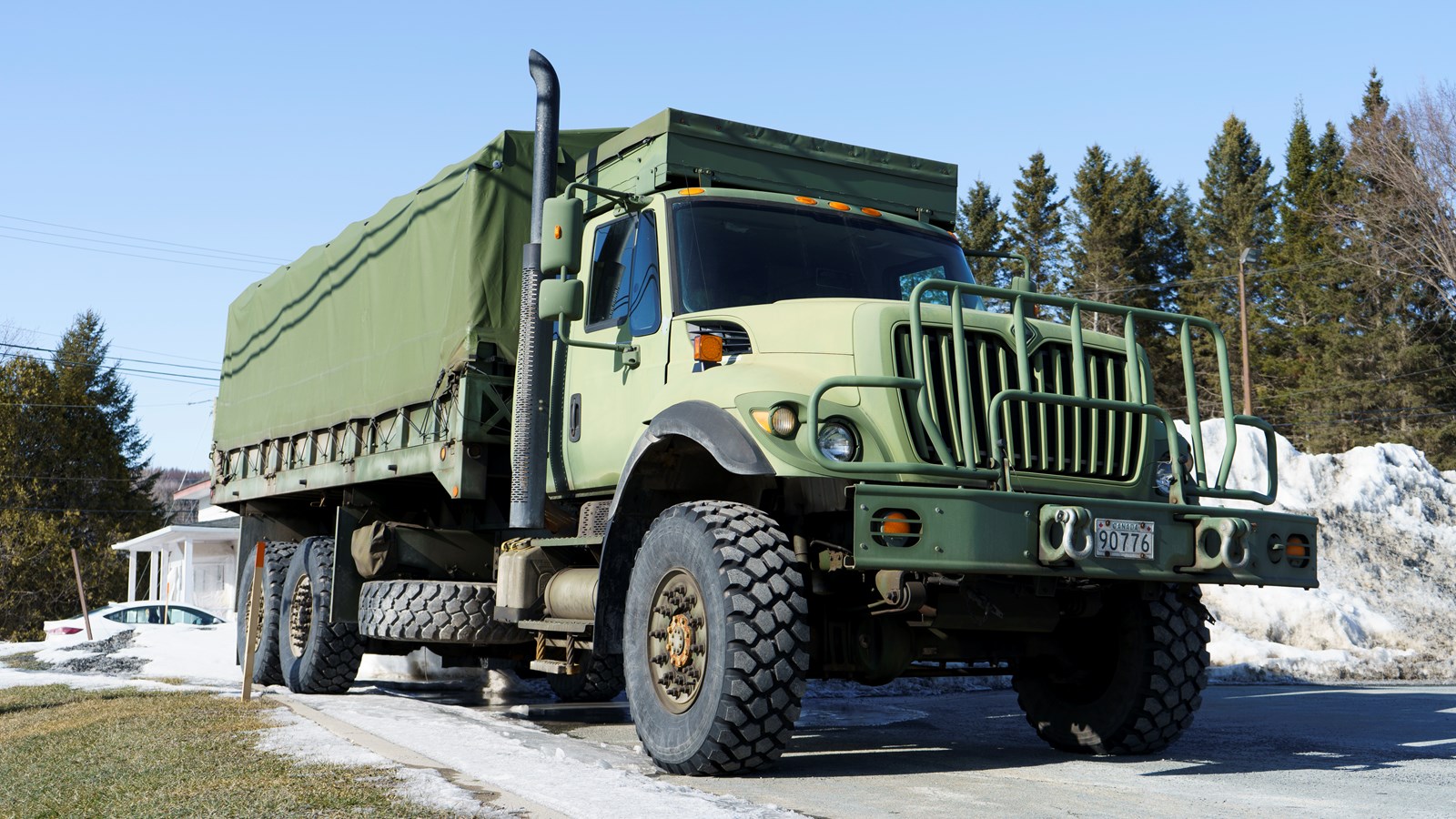Les citoyens en visite au manège militaire de Beauceville 