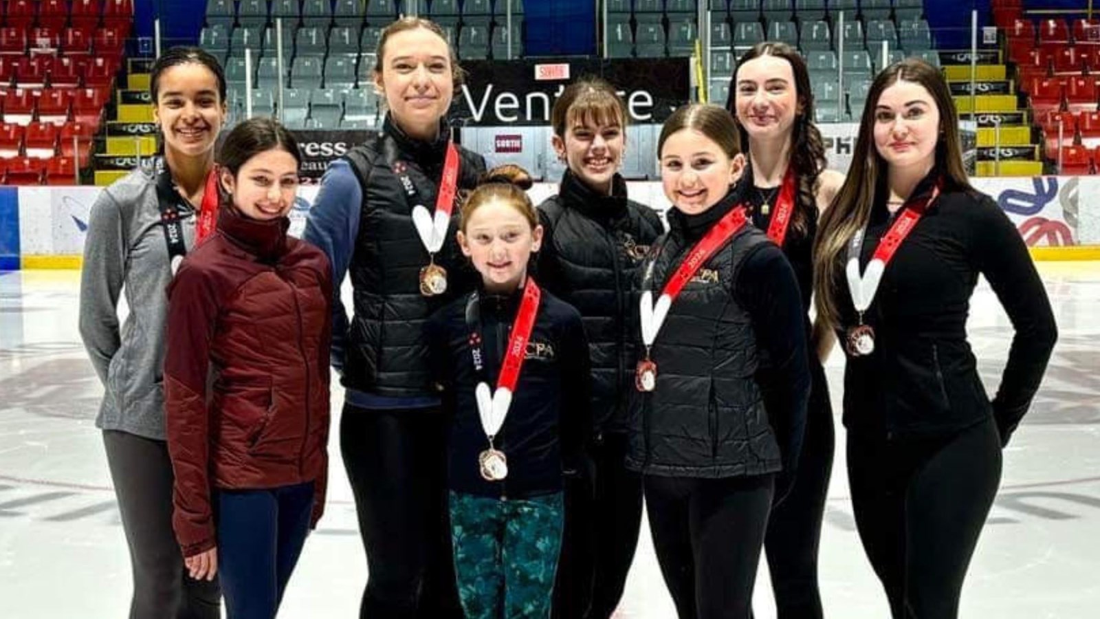 Devant, Alexia Duquette, Ély-Rose Vallée et Maëlle Morin; derrière, Maryame Keïta, Geneviève Boisvert, Sabrina Rodrigue, Anne-Sophie Rancourt et Lory-Ann Vallée. Absentes sur la photo: Eva Bourque, Angélie Fortin et Èmy Bégin.