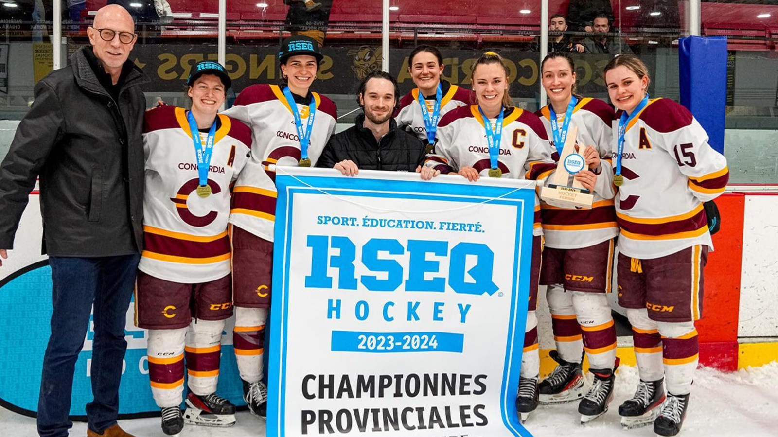 L'équipe des Stingers de Concordia après leur victoire