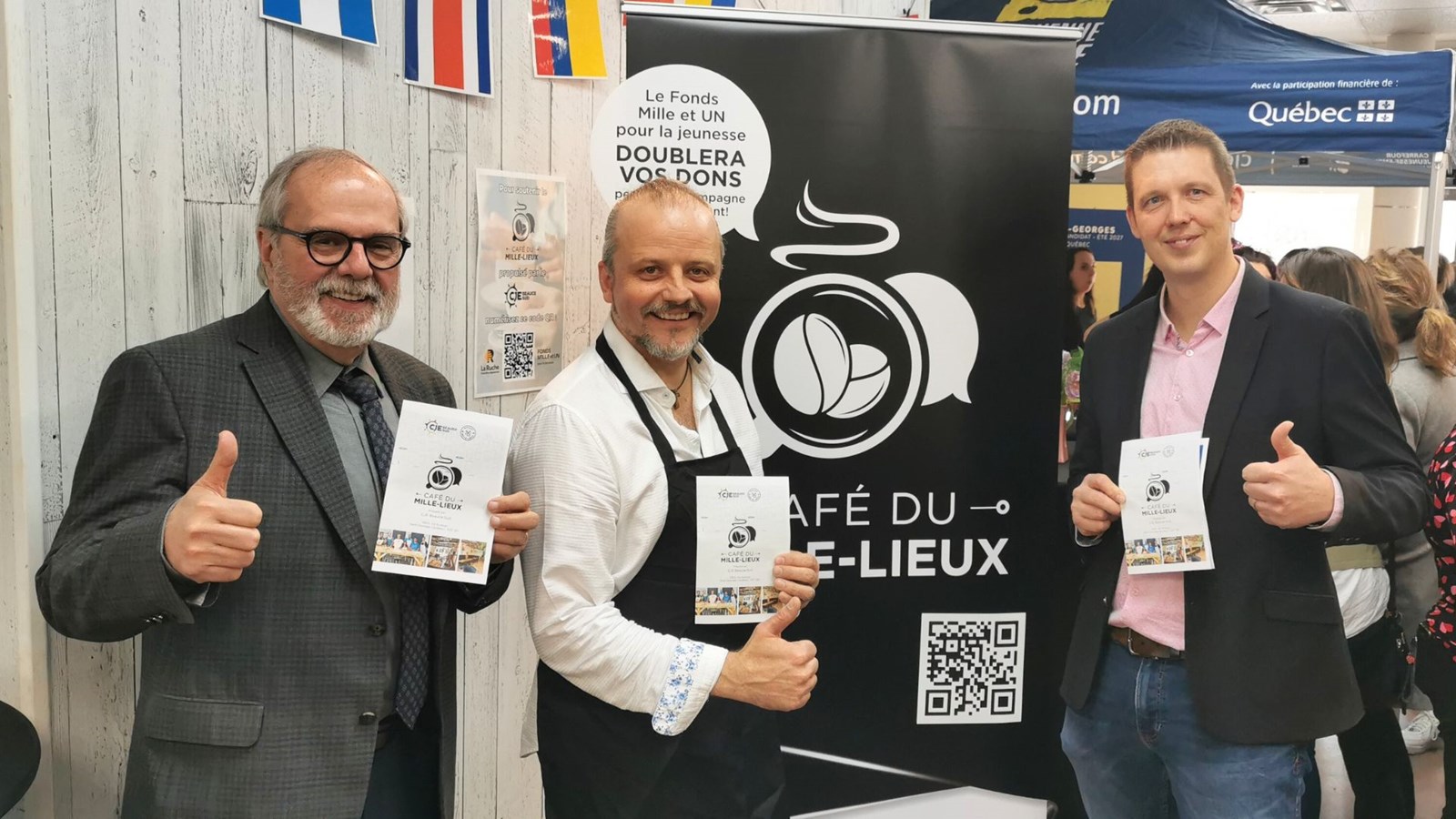 Au centre, Martin Beaulieu, directeur général du CJE de Beauce-Sud, en compagnie du maire de la Ville de Saint-Georges, Claude Morin, et de l'ambassadeur de la plateforme de socio-financement La Ruche, Éric Poulin.
