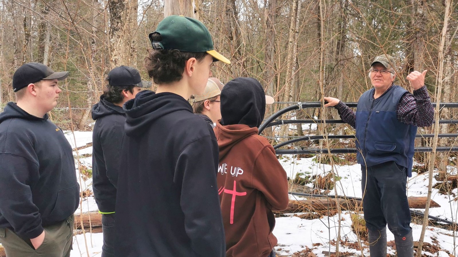 Acériculteur d’expérience, Régis Boutin a présenté aux jeunes les rudiments du métier.