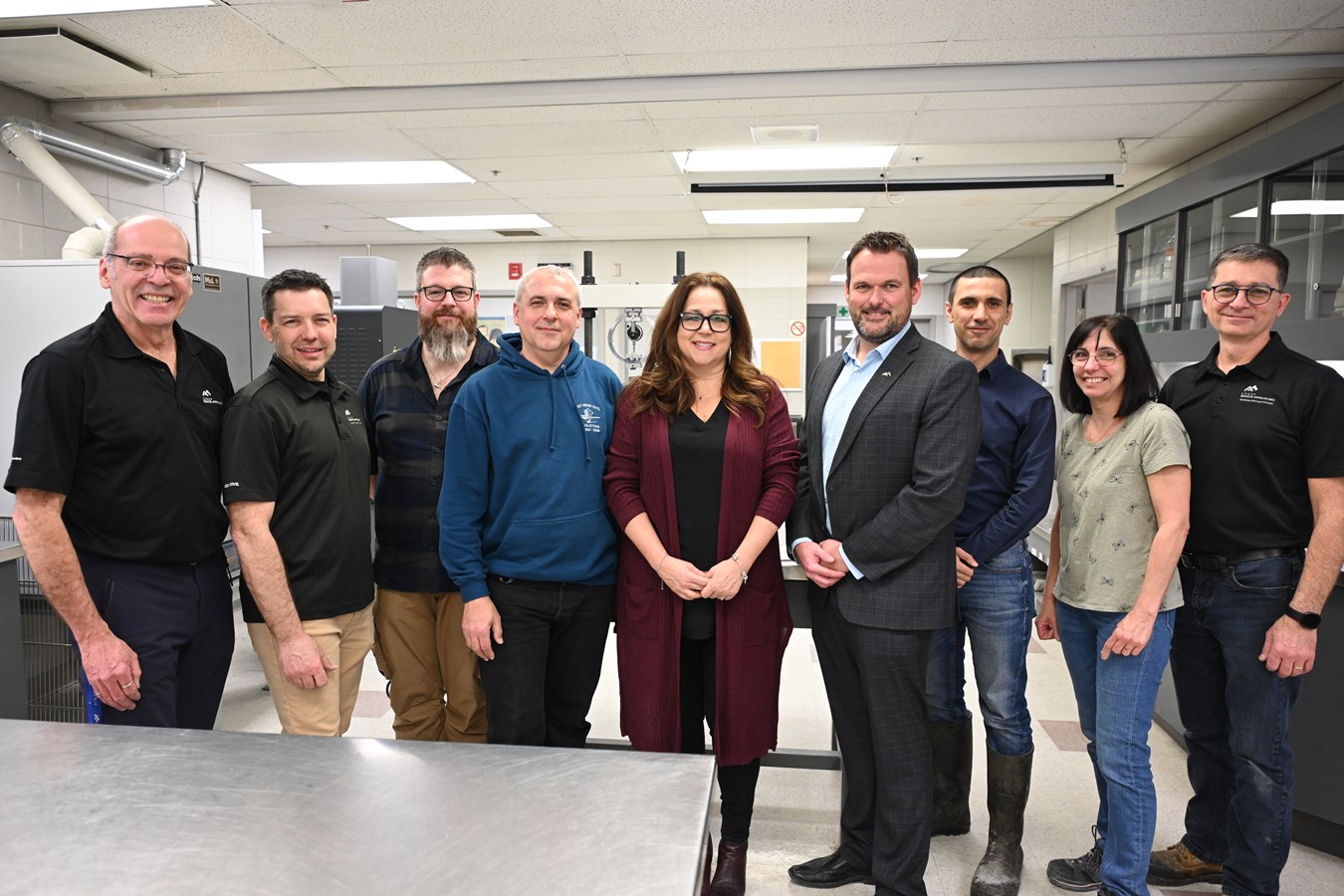 Enseignants et technicienne en compagnie de la direction du Cégep Beauce-Appalaches