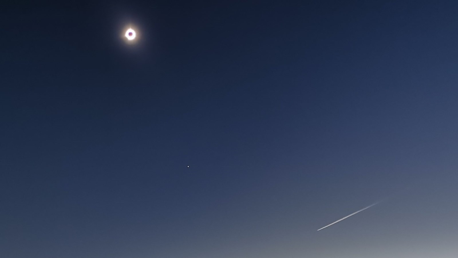 L'éclipse vue de la cour de l'école La Passerelle.