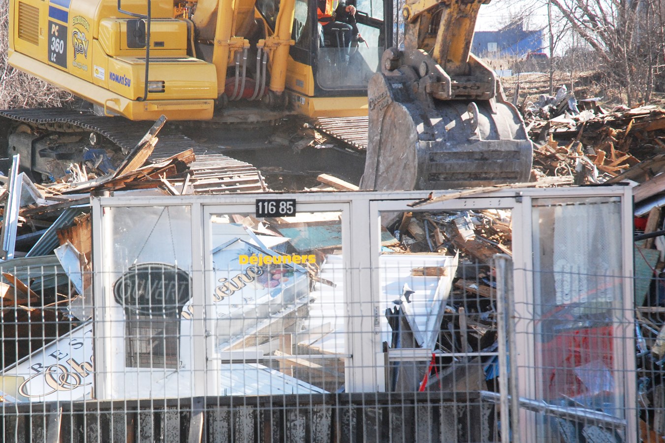 Démolition de l'immeuble incendié de la 1re avenue