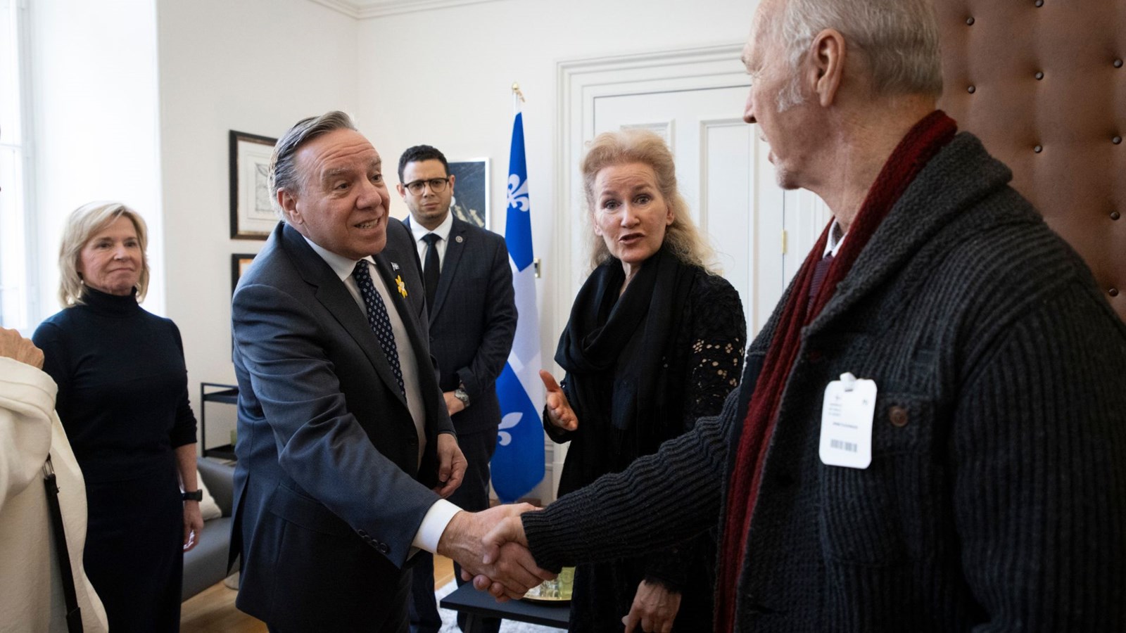 Après l'hommage, les parents de Jacob Flickinger ont rencontré le premier ministre du Québec, François Legault, en compagnie de la ministre des Relations internationales, Martine Biron et du député de Beauce-Sud, Samuel Poulin.