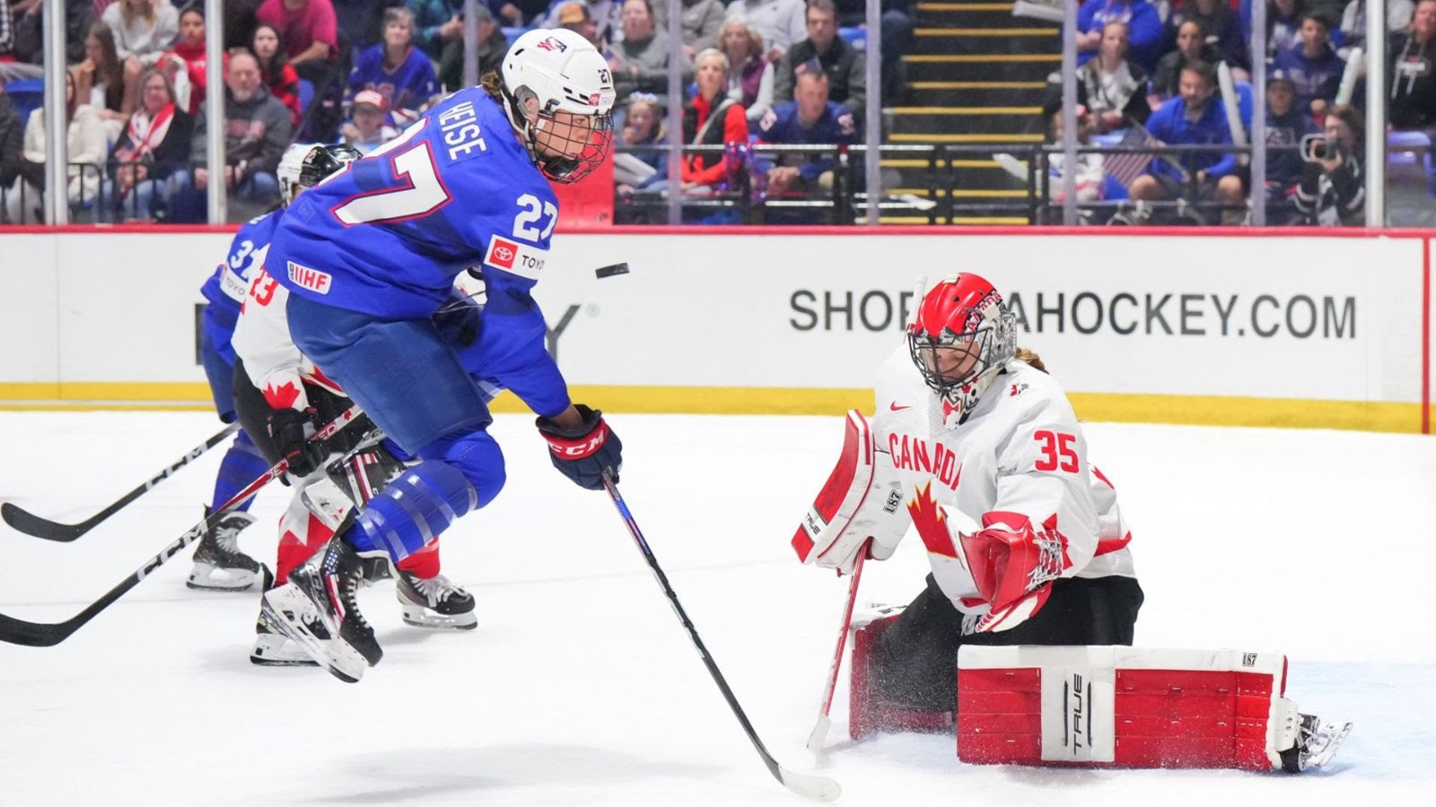 Malgré les prouesses de la gardienne québécoise Ann-Renée Desbiens (photo), ce sont les États-Unis qui se sont imposés en prolongation grâce à une victoire de 1-0.