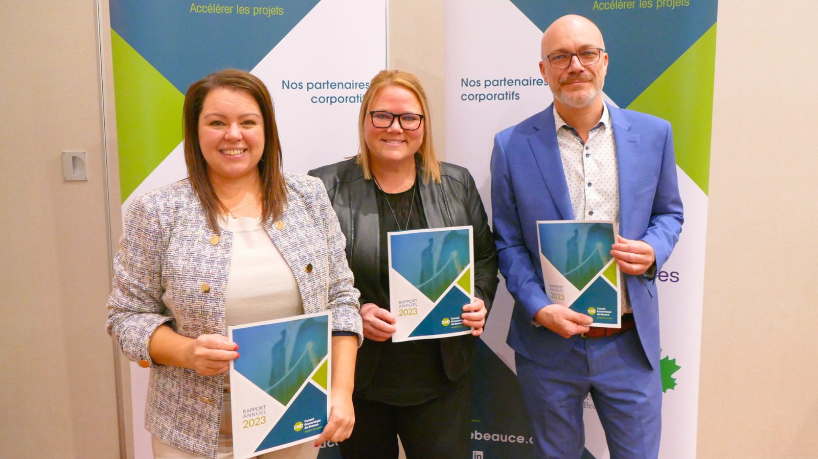 Hélène Latulippe, directrice générale du CEB, Peggy Duquet, présidente-directrice générale de Métal Duquet, nouvelle présidente du CEB et Jonathan Maheux, CPA auditeur, CA, BVA, nouveau vice-président du CEB.