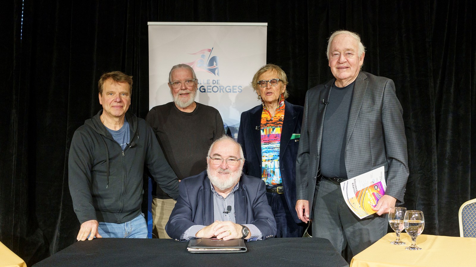 Paul Duval, Gilles Pedneault, Joseph-Richard Veilleux, Paul Baillargeon et Pier Dutil en avant