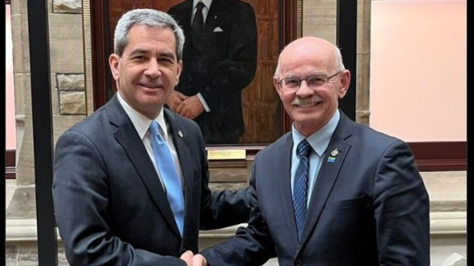 Le député Lehoux en compagnie du député Pierre Paul-Hus, qui est le lieutenant du Québec pour le parti.