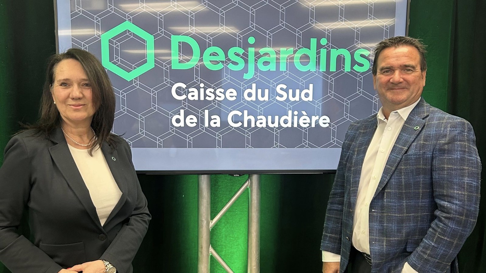 Chantal Rancourt et Donald Paquet, respectivement présidente et directeur général de la Caisse Desjardins du Sud de la Chaudière.