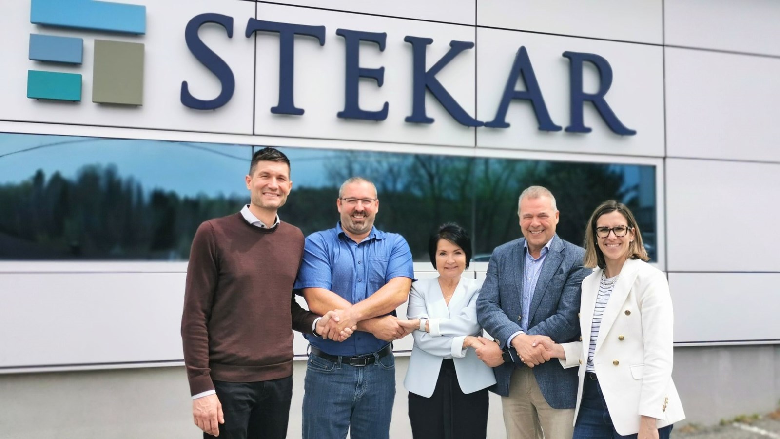De gauche à droite, David Drouin, directeur du développement des affaires, Antoine Auger, président directeur-général, les co-fondateurs, Sylvie Poulin et Raynald Doyon, et Anne-Marie Piette, associée chez Norea Capital.
