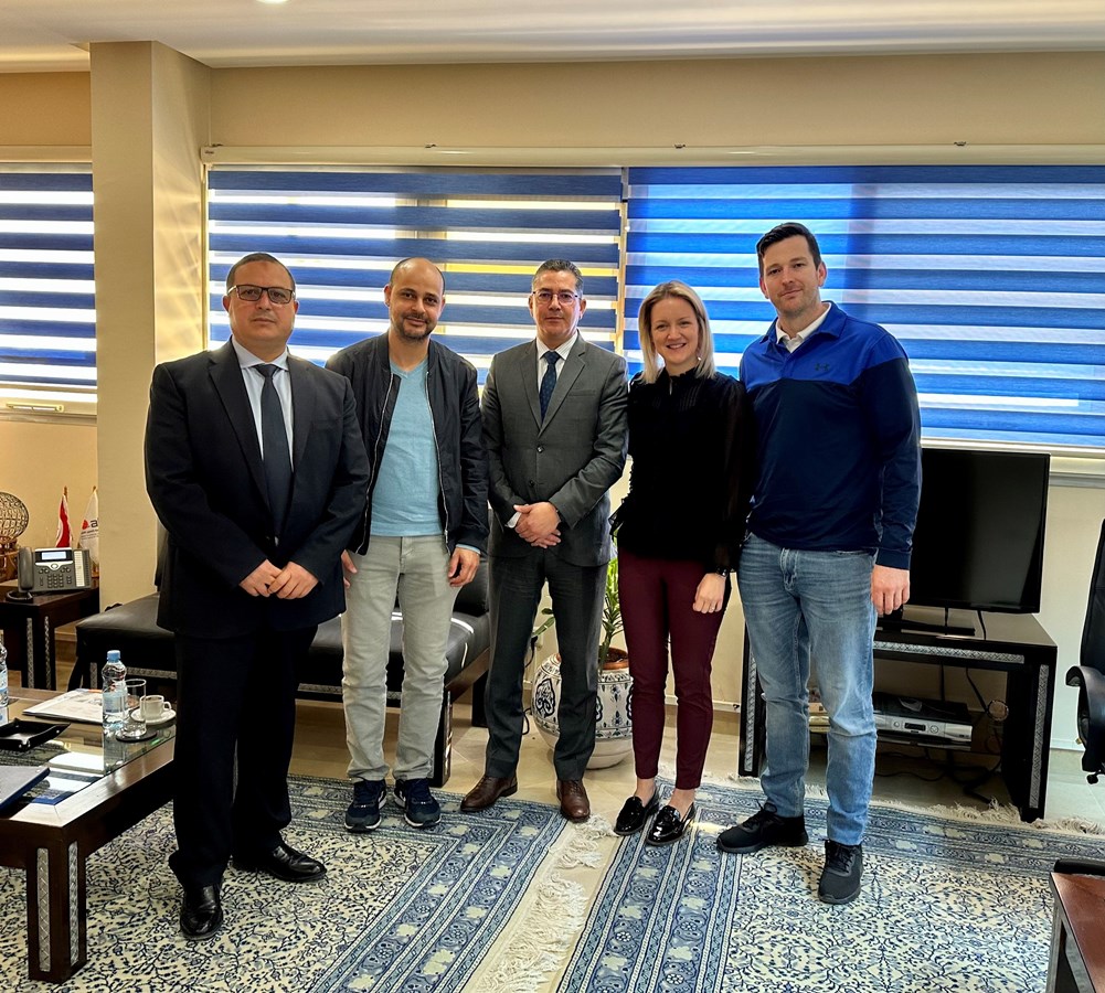 À l'extrême-droite, les co-propriétaires de Matiss, Virginie Martel et Bobby St-Pierre, en compagnie de membres de l'Agence Tunisienne de Coopération Technique.