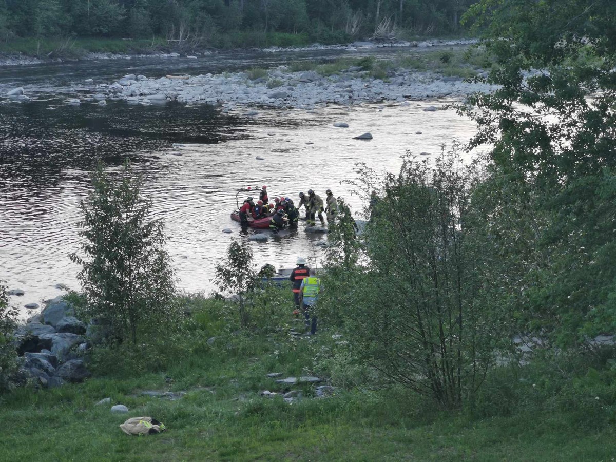 Les pompiers ont réussi à récupérer une personne vers 20 h