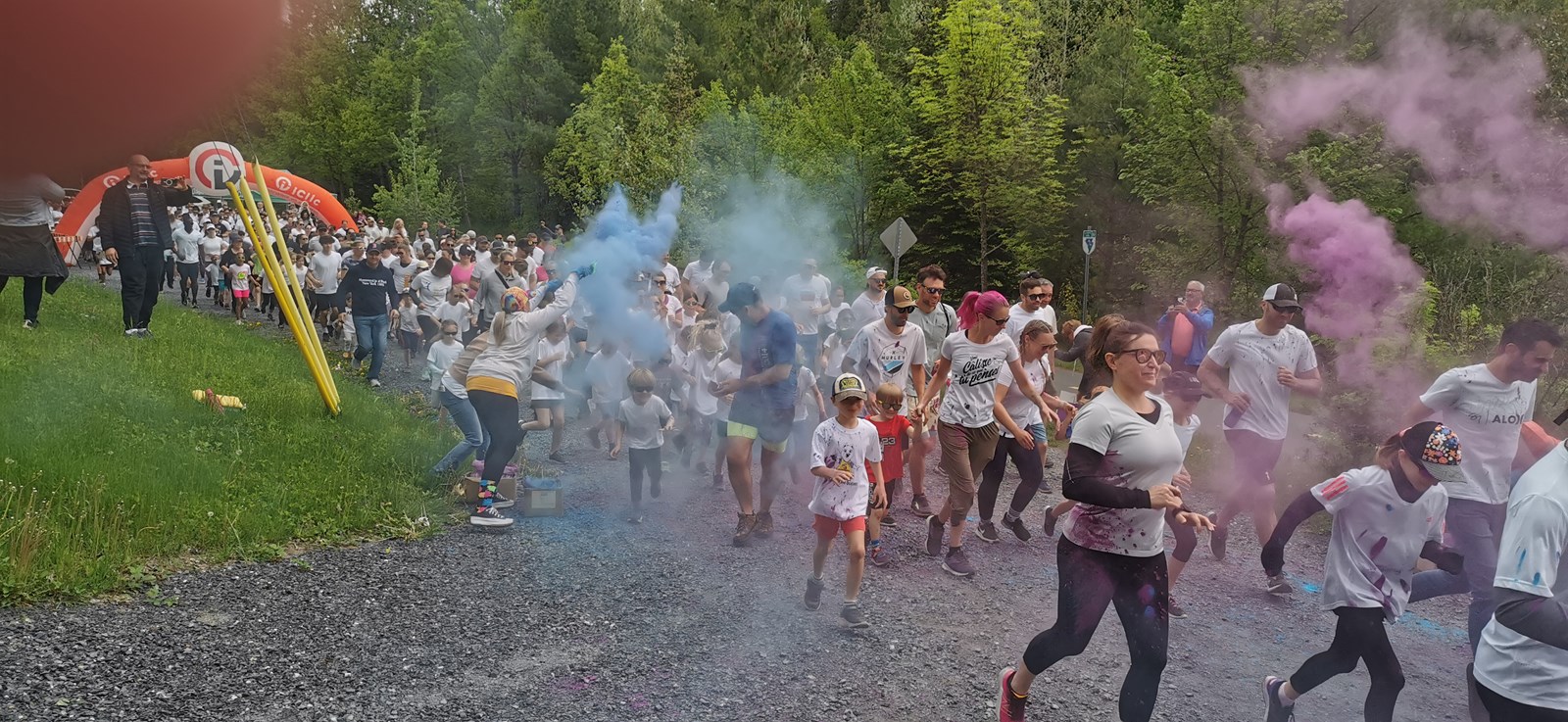 Plus de 500 enthousiastes à la Course colorée!