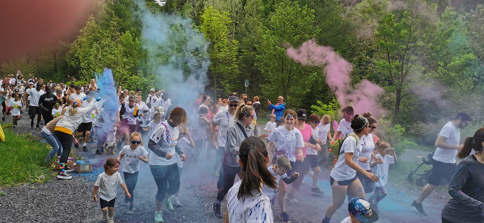 Plus de 500 enthousiastes à la Course colorée!
