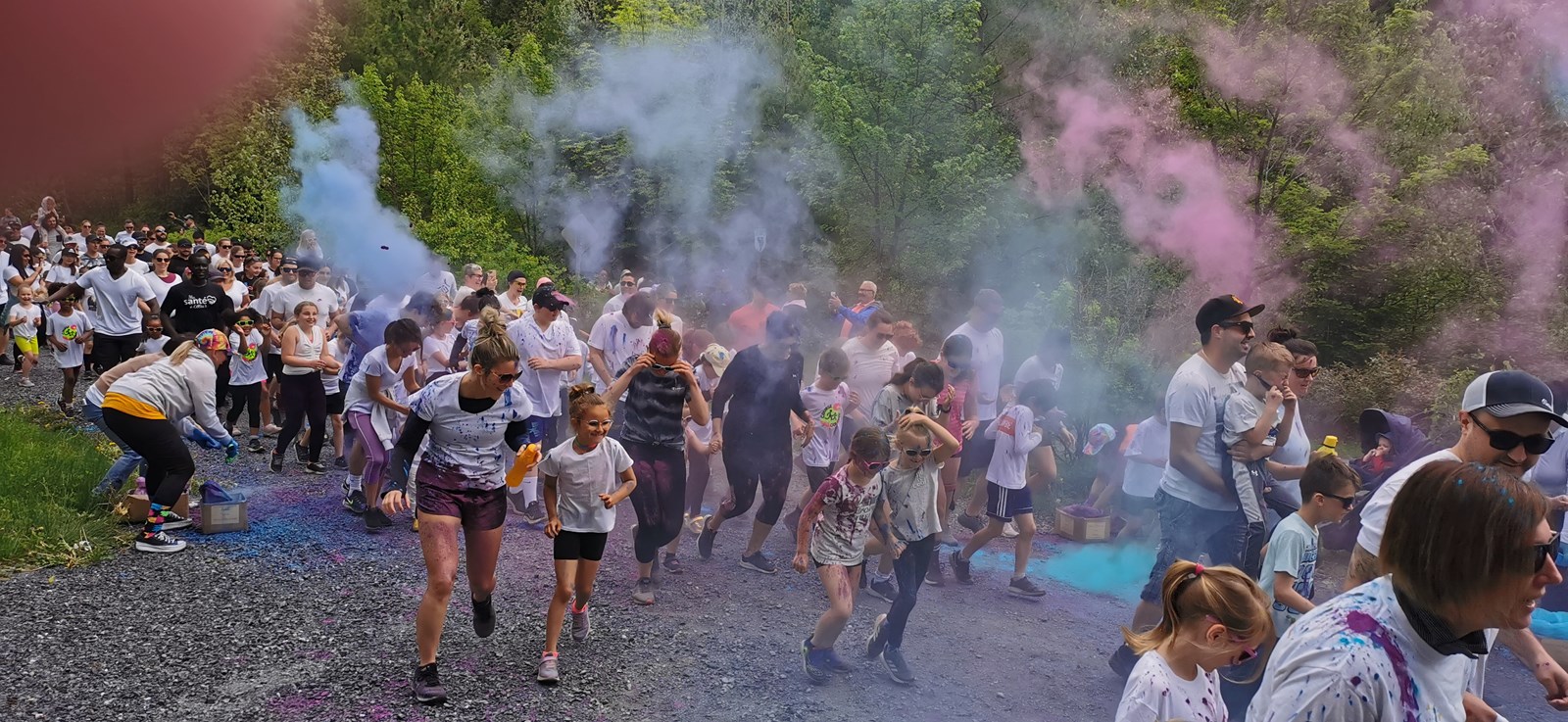 Plus de 500 enthousiastes à la Course colorée!