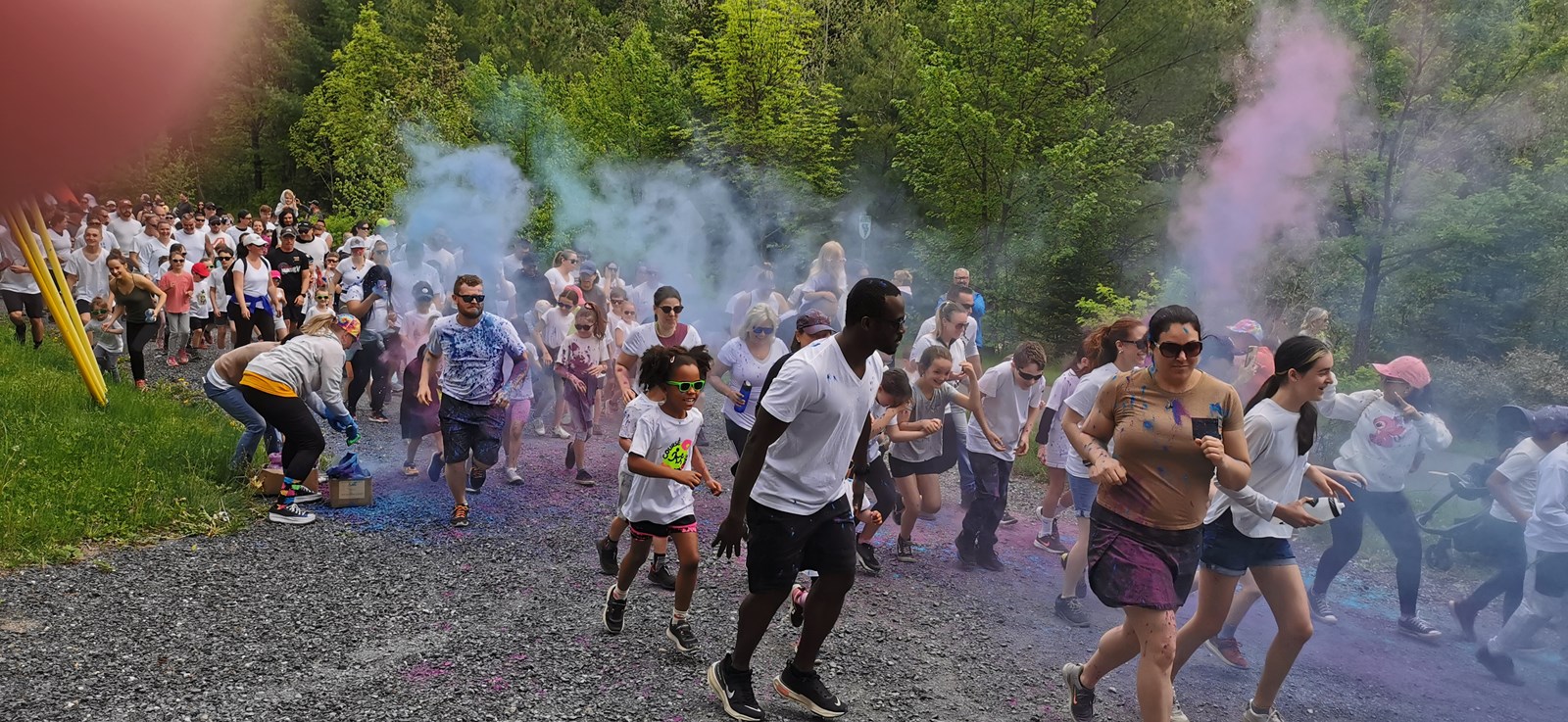Plus de 500 enthousiastes à la Course colorée!