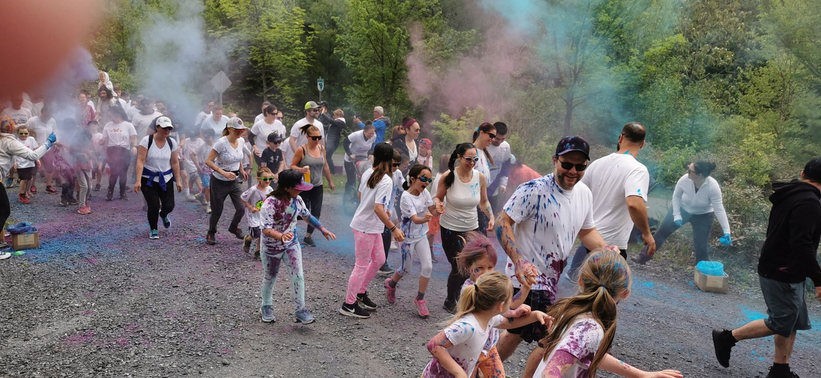 Plus de 500 enthousiastes à la Course colorée!