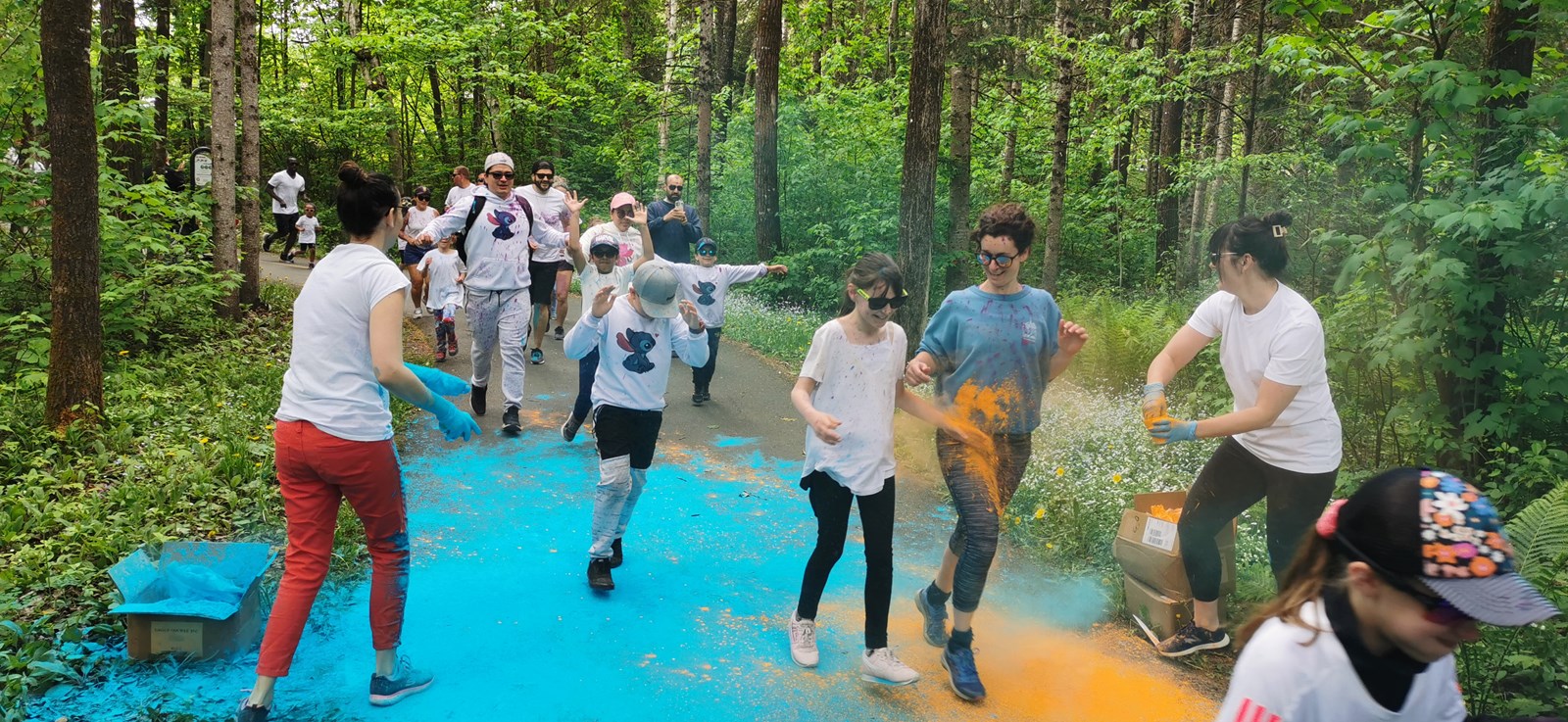 Plus de 500 enthousiastes à la Course colorée!