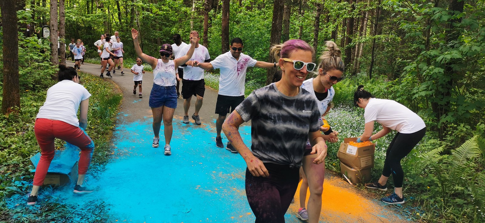 Plus de 500 enthousiastes à la Course colorée!
