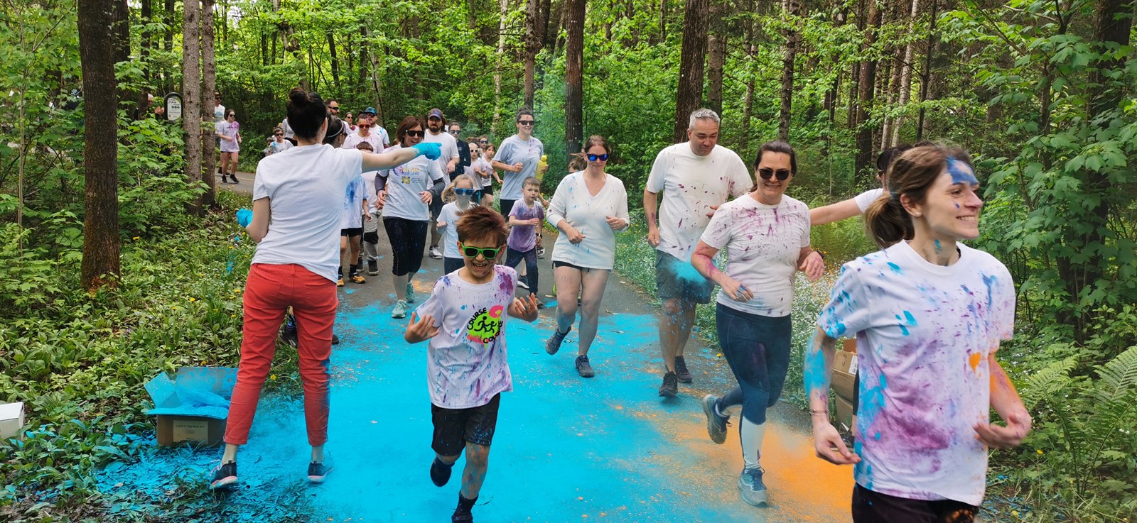 Plus de 500 enthousiastes à la Course colorée!