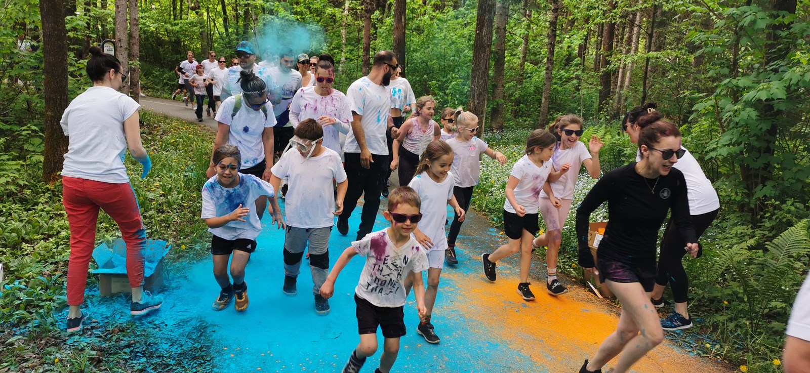 Plus de 500 enthousiastes à la Course colorée!