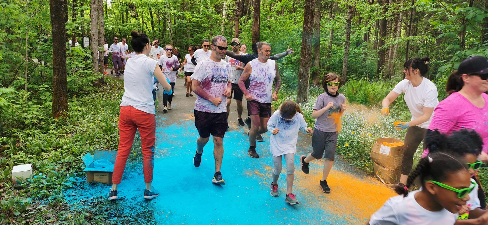 Plus de 500 enthousiastes à la Course colorée!